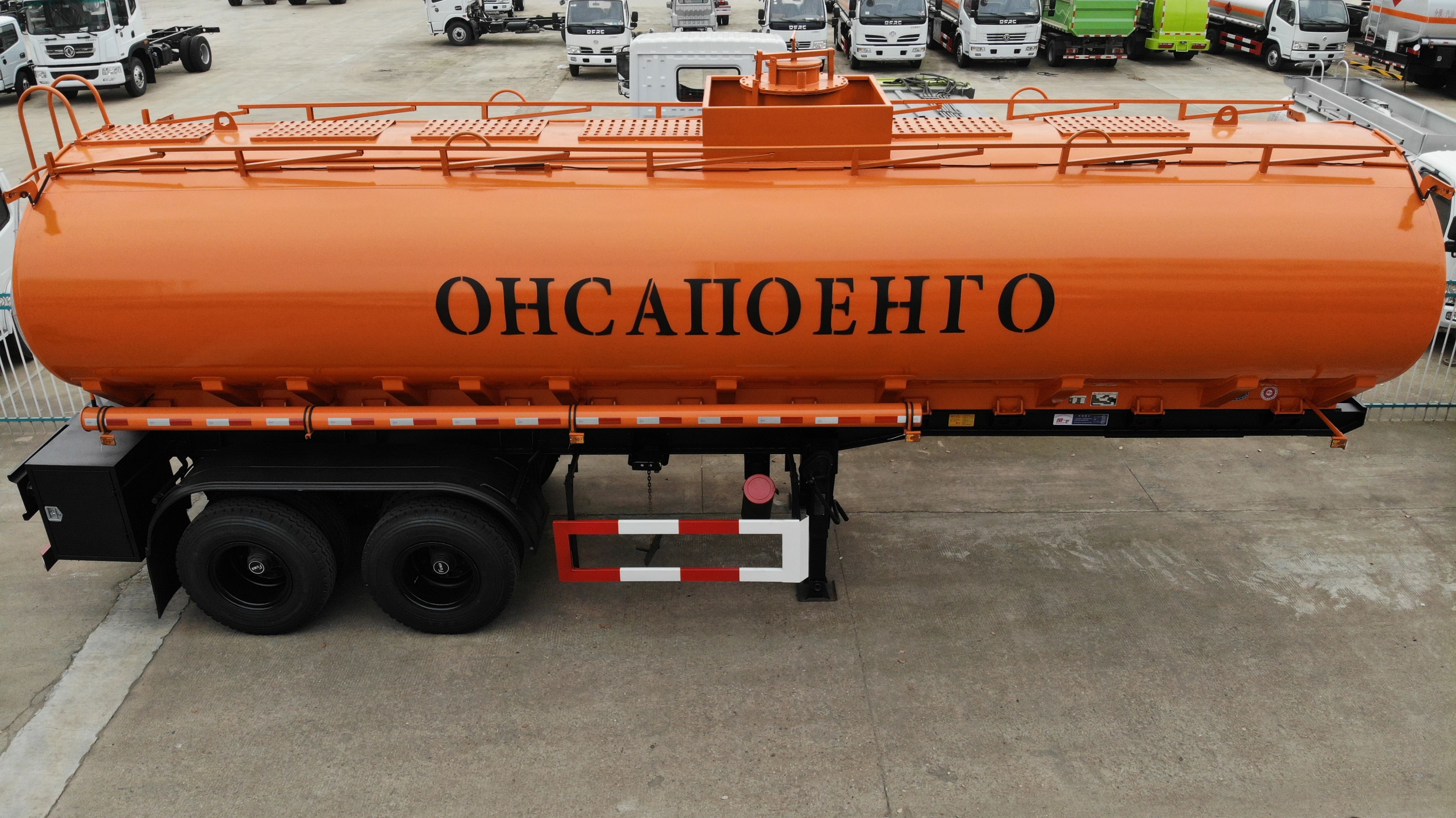 10臺(tái)外貿(mào)出口運(yùn)油半掛車，10臺(tái)?；饭捃嚢l(fā)車交付客戶